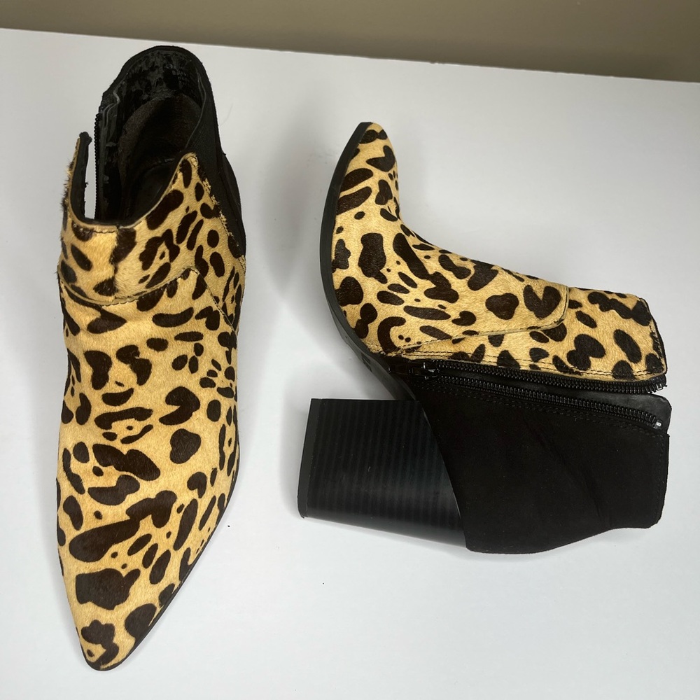 Bar lll leopard print bootie size 5.5